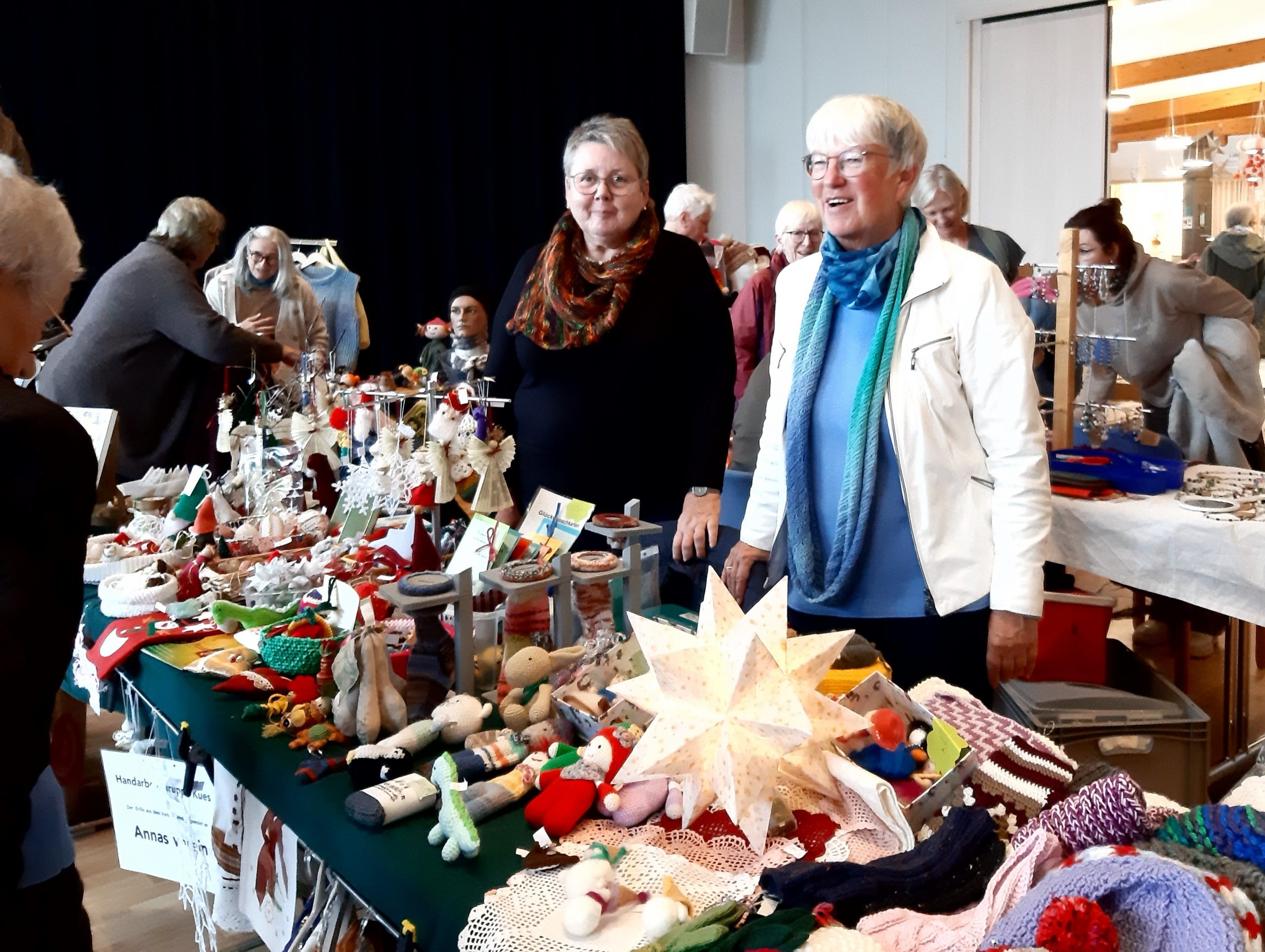 06 Bild Frau Lieser Handarbeitsbasar